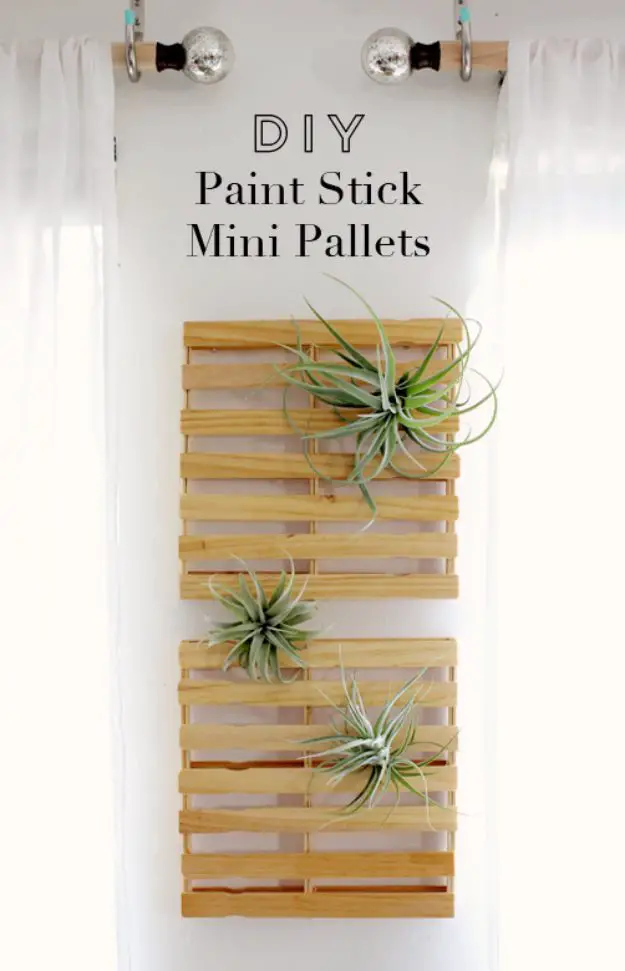 Proiecte DIY cu paleți care sunt ușor de făcut și de vândut ! DIY Paint Stick Mini Pallets